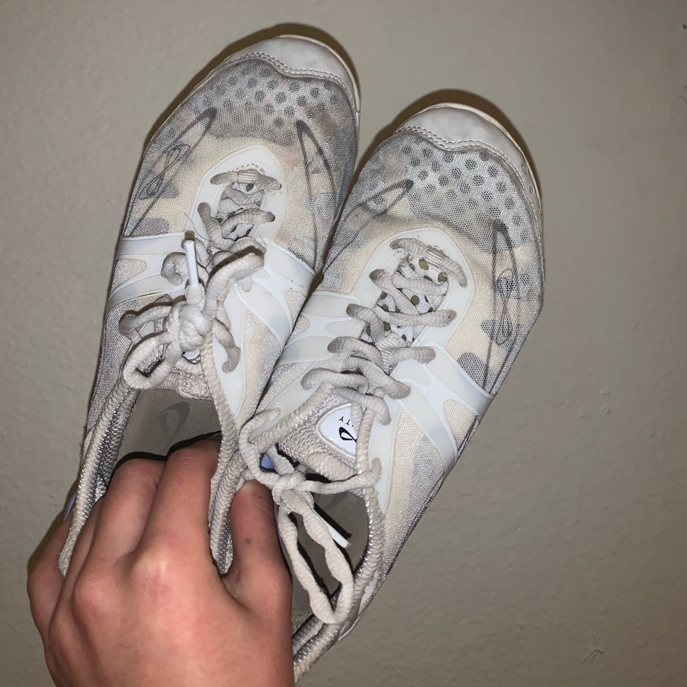 Nfinity vengeance cheer shoes